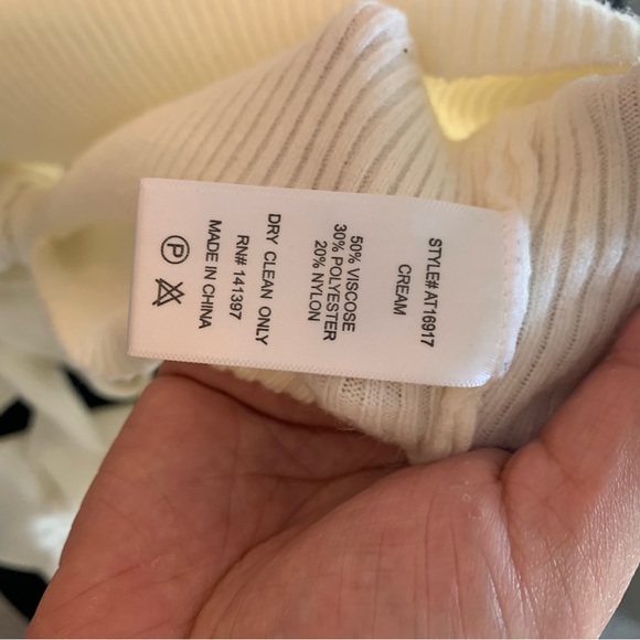 Astr the label mock neck ribbed backless sweater - Picture 4 of 4